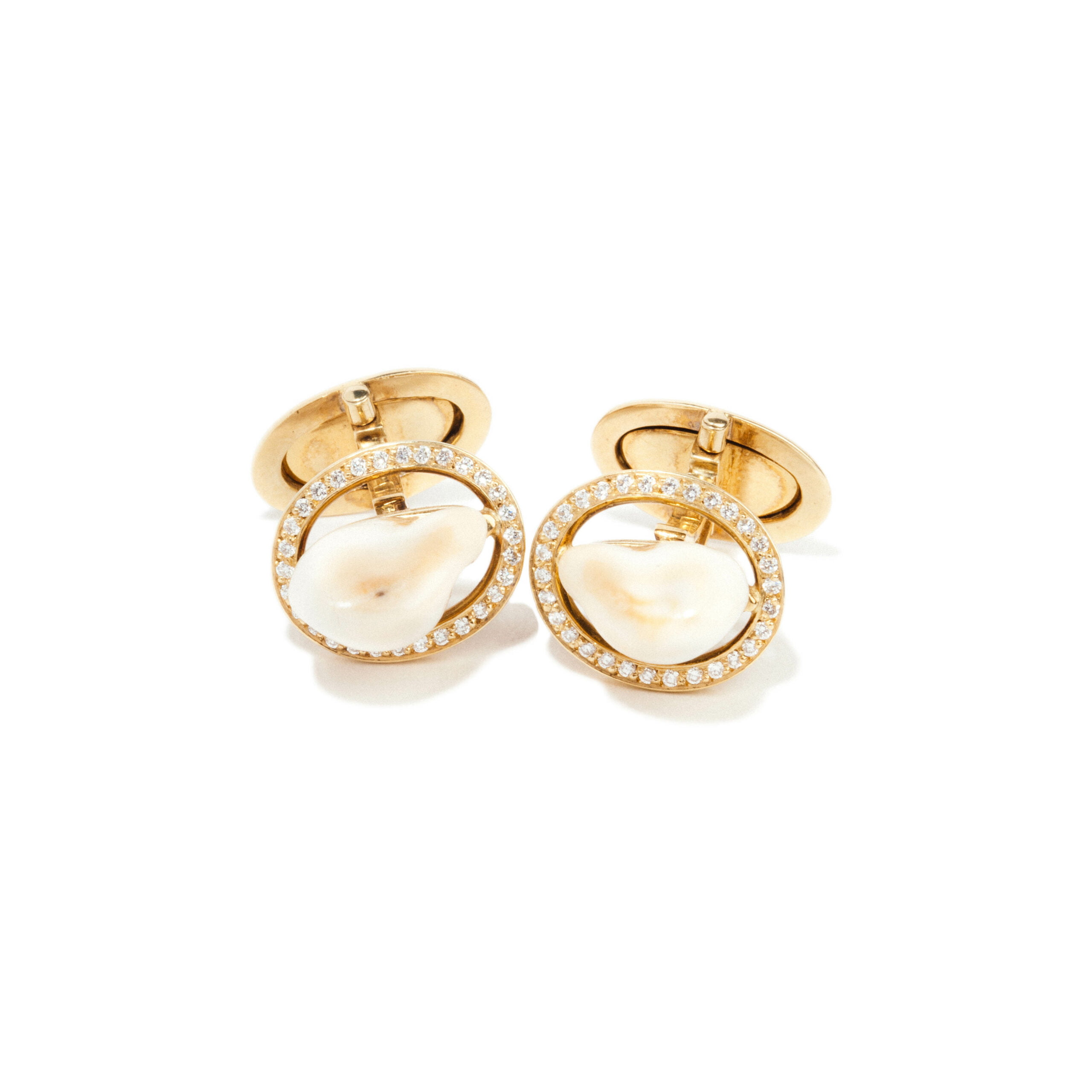 HIRSCHGRANDL & BRILLANTEN 4 Manschettenknöpfe in Gelbgold mit Hirschgrandl.