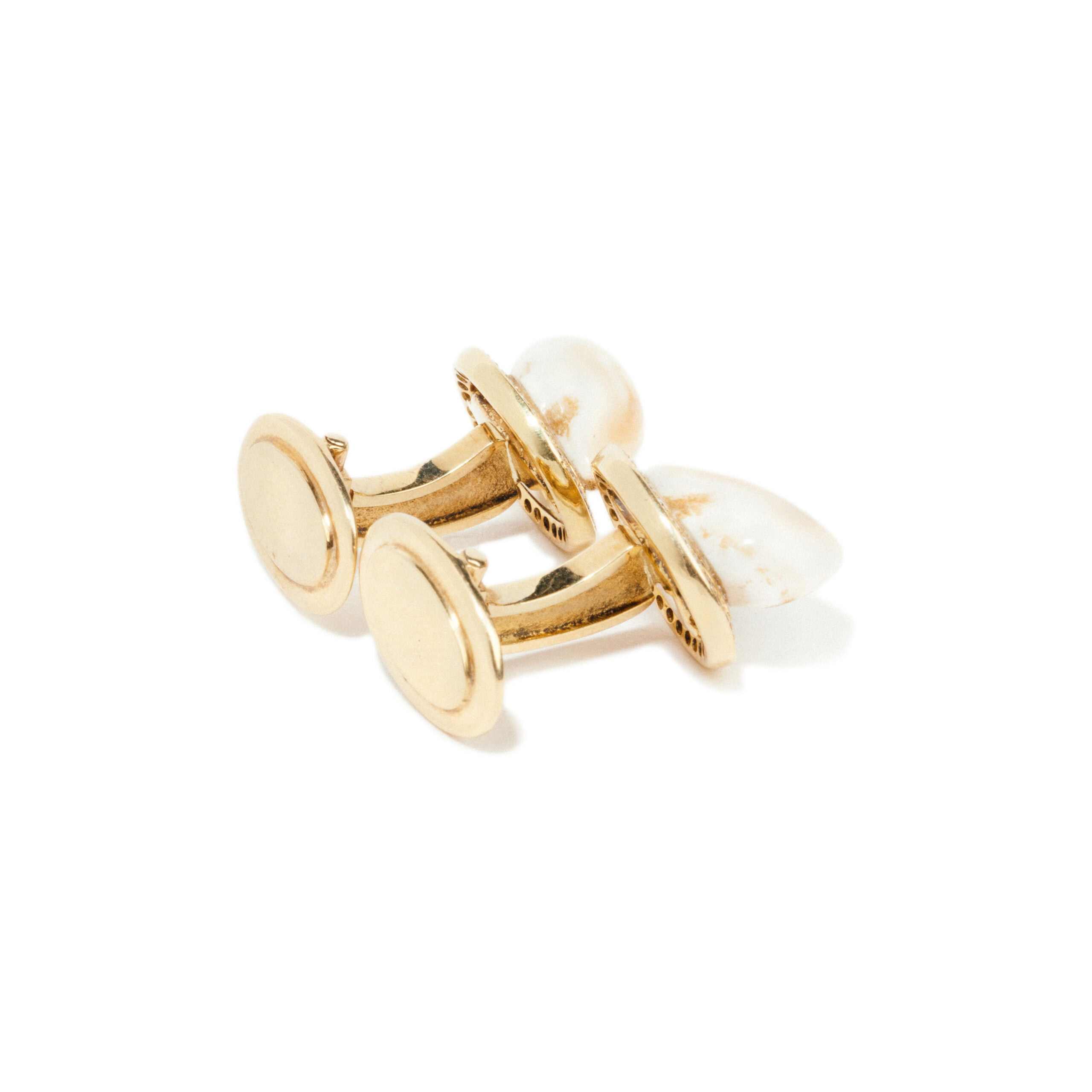 HIRSCHGRANDL & BRILLANTEN 6 Hirschgrandl Manschettenknöpfe in Gelbgold.