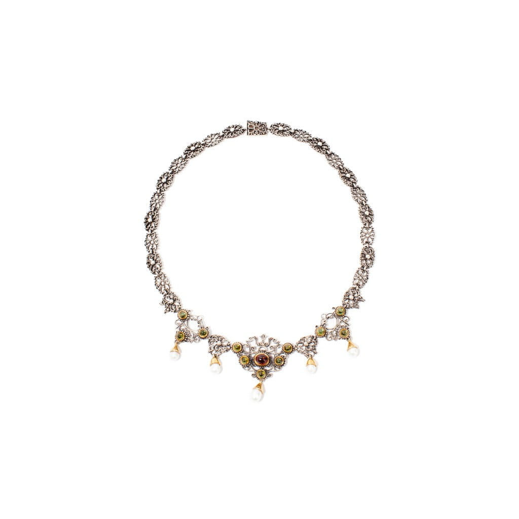 TRACHTENCOLLIER 4 Trachtencollier mit Perlen und Granat.