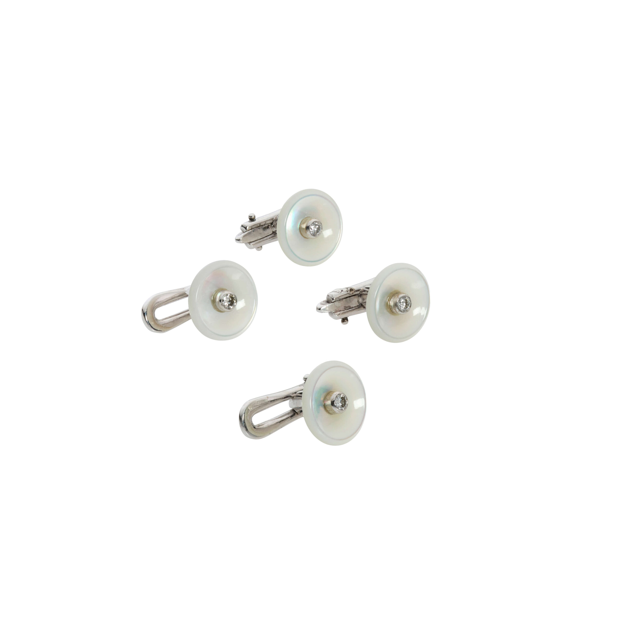 FRACKKNOPF 4 Frackknopf mit Perlmutt und Brillanten.