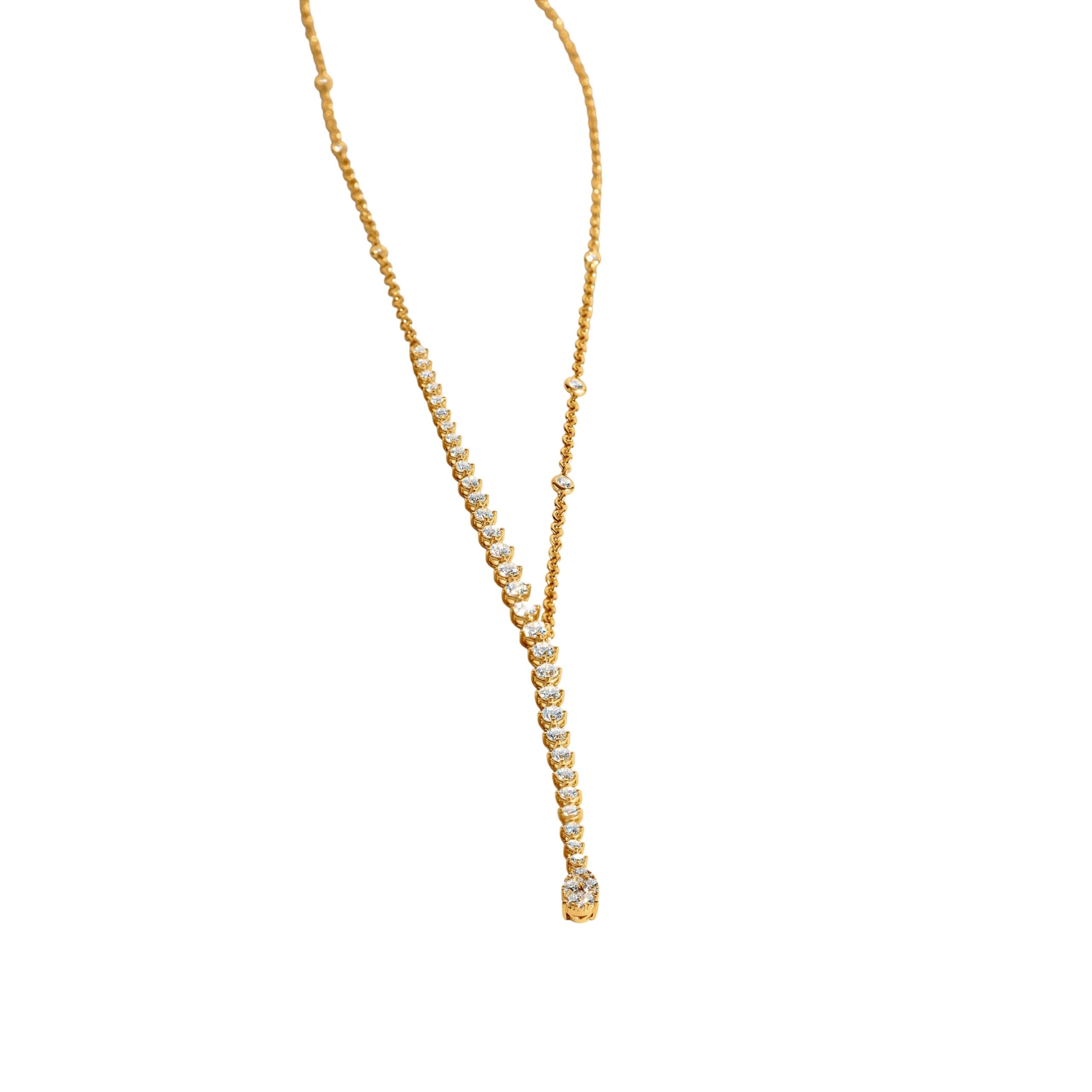 Y-COLLIER 6 Y-Collier, in Gelbgold mit Brillanten das in den Auschnitt fällt.